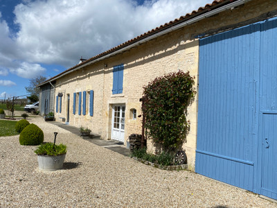 Commerce à vendre à Vanzac, Charente-Maritime, Poitou-Charentes, avec Leggett Immobilier