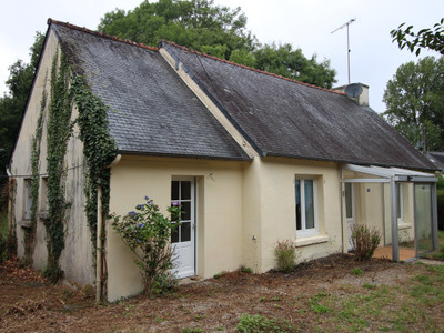 Maison à vendre à Saint-Nicolas-du-Pélem, Côtes-d'Armor, Bretagne, avec Leggett Immobilier