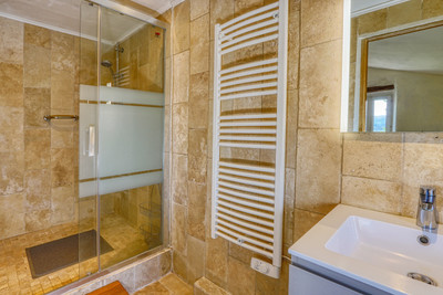 French property for sale in Gargas, Vaucluse - €375,000 - photo 7