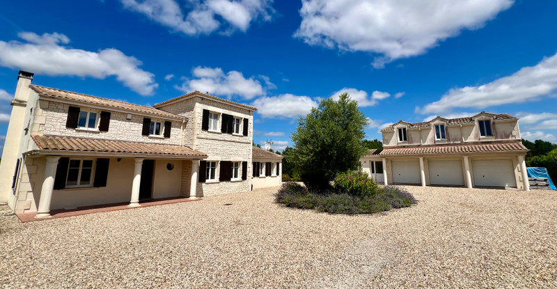 Maison à vendre à Échebrune, Charente-Maritime - 499.000 € - photo 1