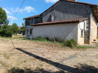Maison à vendre à Pleuville, Charente - 99.000 € - photo 10