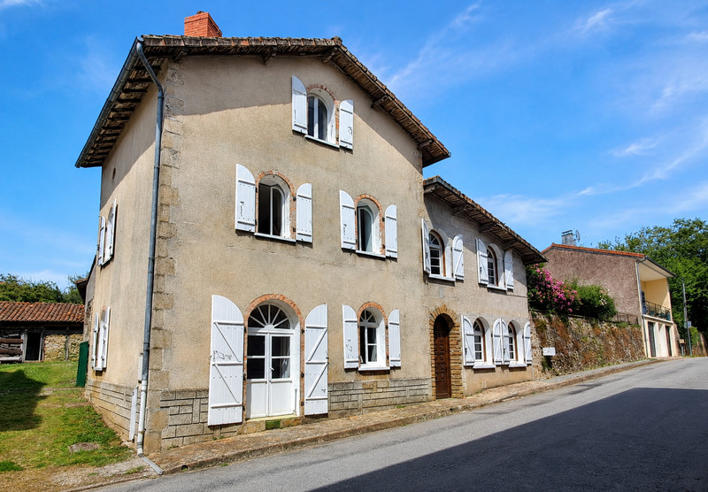 French property for sale in Les Salles-Lavauguyon, Haute-Vienne - €147,150 - photo 0