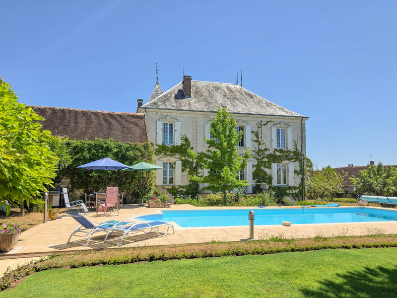 French property for sale in Flogny-la-Chapelle, Yonne - €649,999 - photo 5
