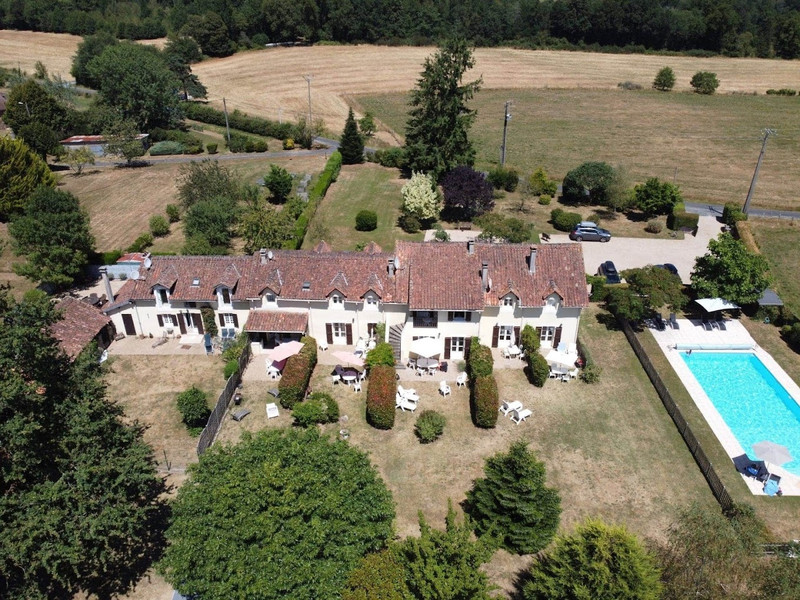 Maison à vendre à Thiviers, Dordogne - 583.000 € - photo 1