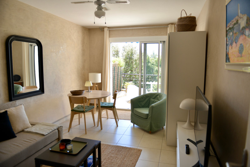 French property for sale in Le Lavandou, Var - €169,500 - photo 3