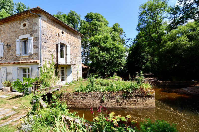 French property for sale in Marthon, Charente - €299,975 - photo 7