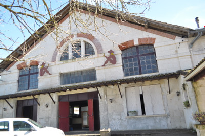 Commerce à vendre à Combiers, Charente, Poitou-Charentes, avec Leggett Immobilier