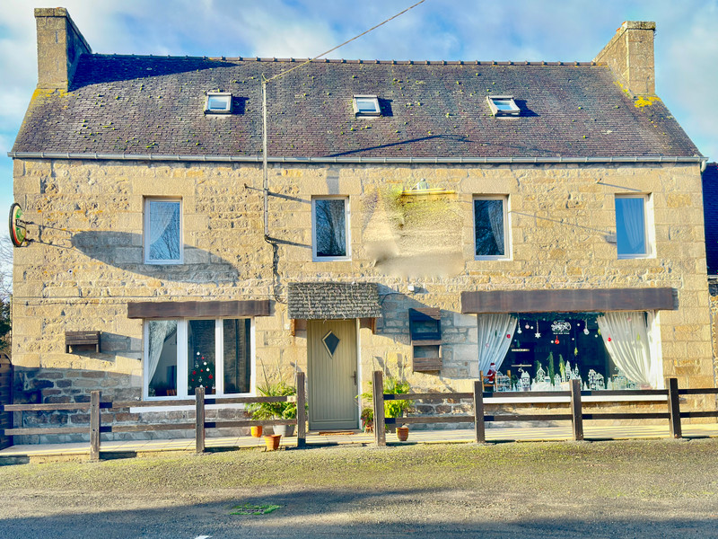 French property for sale in Loguivy-Plougras, Côtes-d'Armor - €389,000 - photo 1