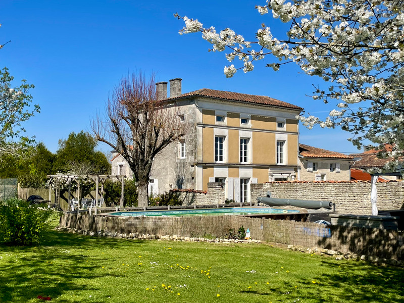 French property for sale in Mareuil, Charente - €360,400 - photo 0