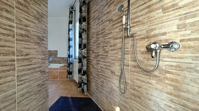 French property for sale in Avignon, Vaucluse - €395,000 - photo 4