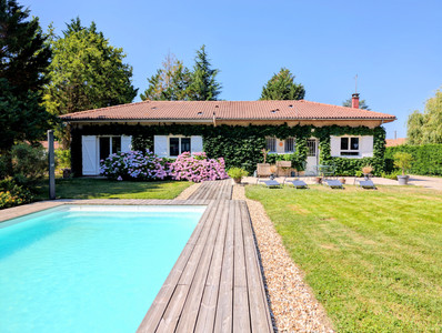 French property for sale in Coutras, Gironde - €369,000 - photo 8