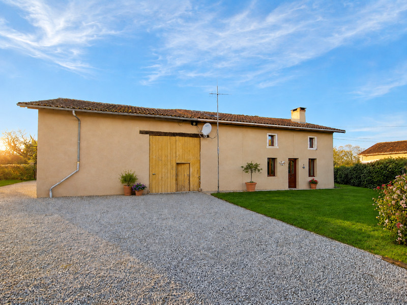 French property for sale in Manot, Charente - €199,000 - photo 0