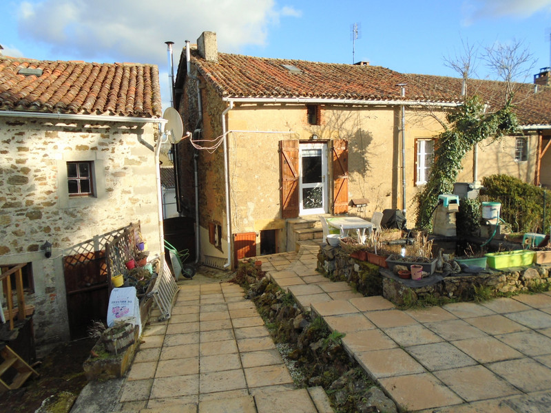 Maison à vendre à Lessac, Charente - 99.000 € - photo 1