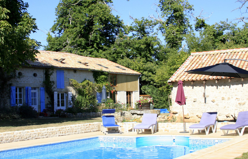 French property for sale in Lorigné, Deux-Sèvres - &#8364;333,900 - photo 2