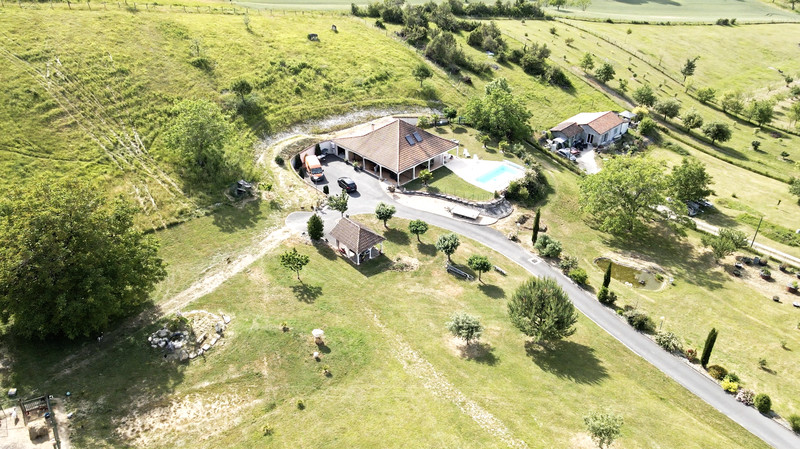 French property for sale in Saint-Léon-sur-l'Isle, Dordogne - €314,000 - photo 5