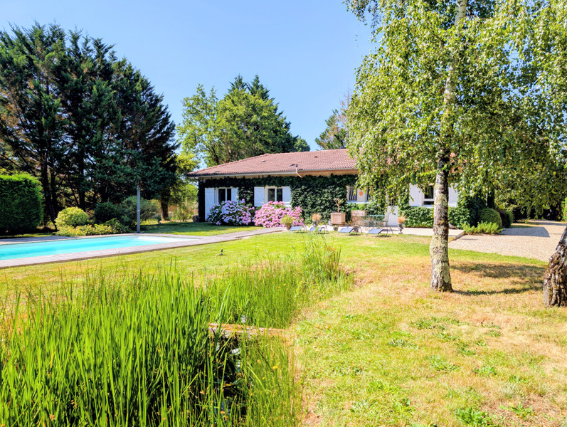 French property for sale in Coutras, Gironde - €369,000 - photo 0
