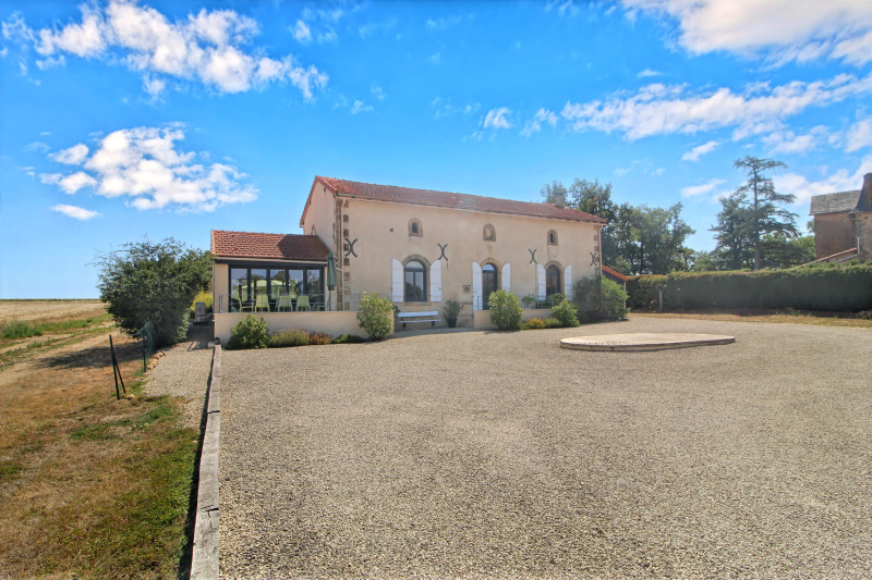French property for sale in Pressac, Vienne - €425,000 - photo 2