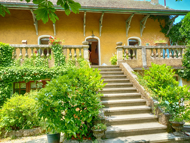 French property for sale in La Biolle, Savoie - €640,000 - photo 2
