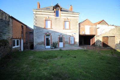 Maison à vendre à Chemillé-en-Anjou, Maine-et-Loire, Pays de la Loire, avec Leggett Immobilier