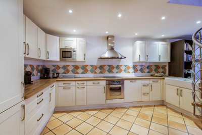 French property for sale in Villefranche-sur-Mer, Alpes-Maritimes - €695,000 - photo 2