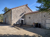 Propriété à vendre à Bourg-Archambault, Vienne - 150 000 € - photo n°1