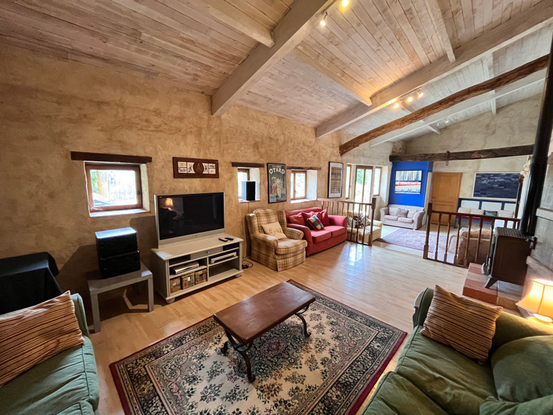 French property for sale in Pommiers-Moulons, Charente-Maritime - €449,440 - photo 5