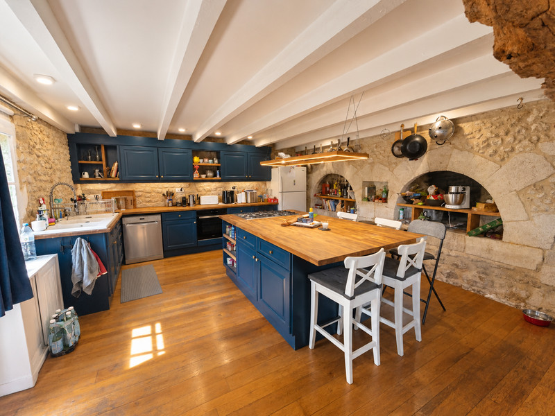 French property for sale in Nabinaud, Charente - €689,000 - photo 7