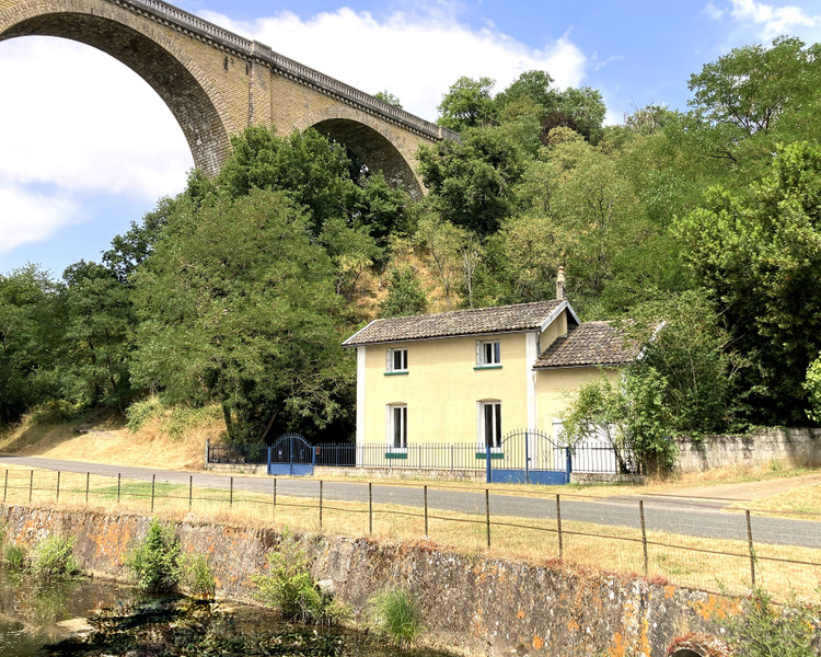 Maison à vendre à L'Isle-Jourdain, Vienne - 95.000 € - photo 1