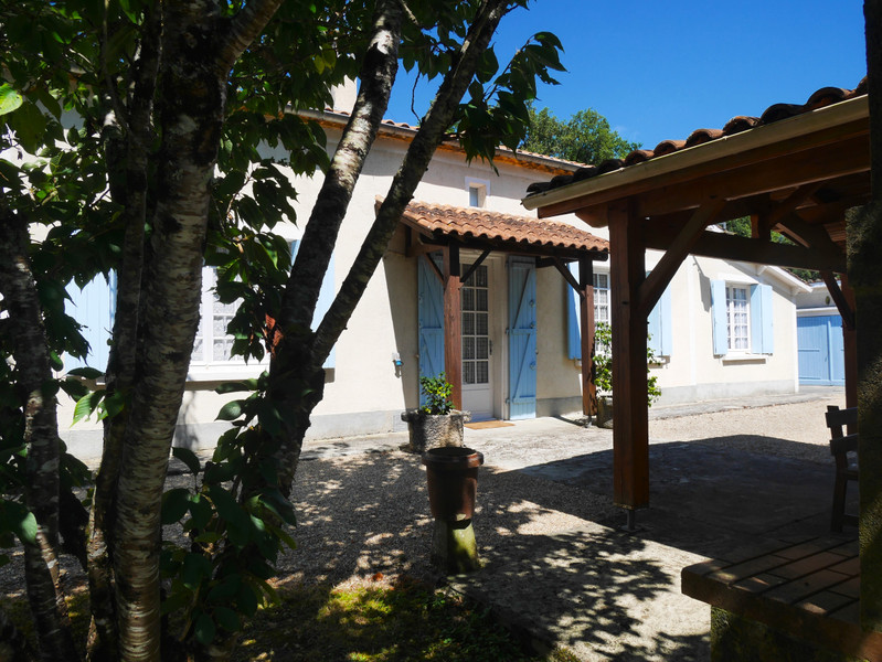 Maison à Boisné-La Tude, Charente - photo 1