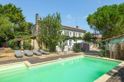 Maison à vendre à Saint-Pierre-de-Juillers, Charente-Maritime, Poitou-Charentes, avec Leggett Immobilier