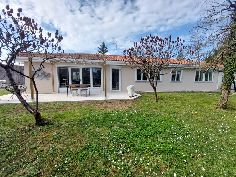 French property for sale in Angoulême, Charente - €250,000 - photo 11