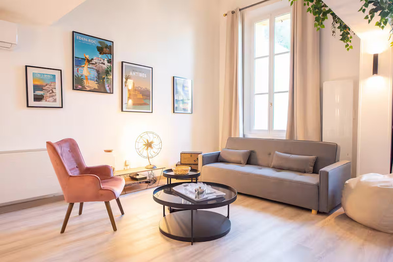 French property for sale in Antibes, Alpes-Maritimes - €795,000 - photo 2