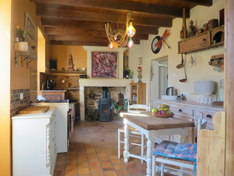 French property for sale in Saint-Savinien, Charente-Maritime - €235,400 - photo 2