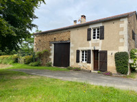 Maison à vendre à Écuras, Charente - 262.150 € - photo 1