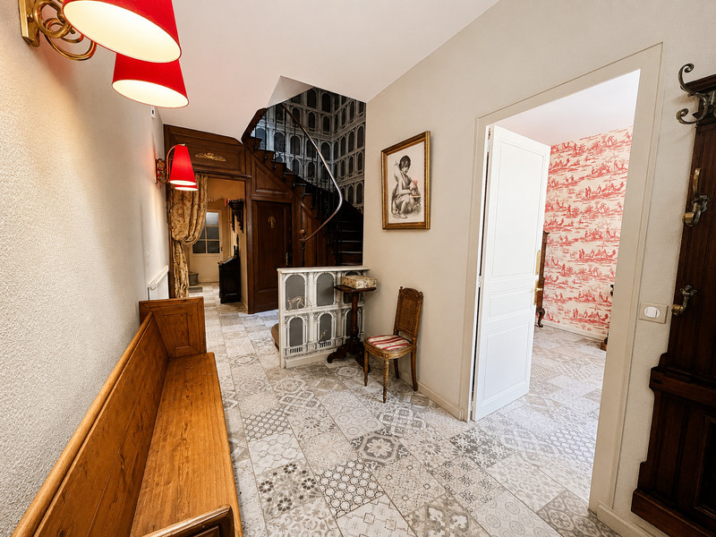 French property for sale in Saint-Savinien, Charente-Maritime - €278,200 - photo 2