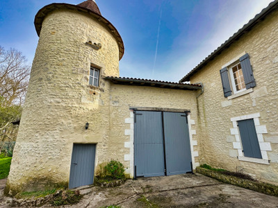 French property for sale in Médillac, Charente - €280,000 - photo 8