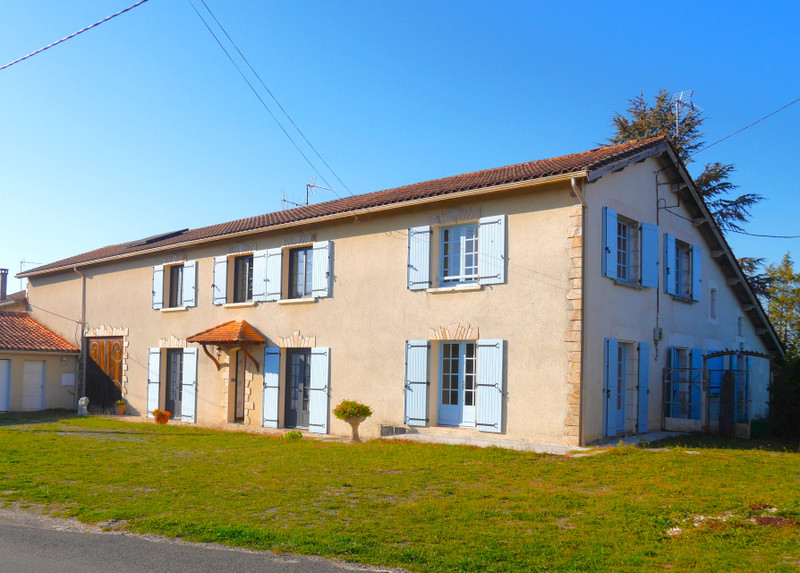 French property for sale in Deviat, Charente - €252,688 - photo 2