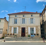Maison à vendre à Mirambeau, Charente-Maritime - 369 990 € - photo 1