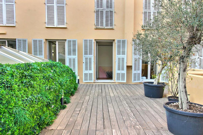 French property for sale in Nice, Alpes-Maritimes - €775,000 - photo 2