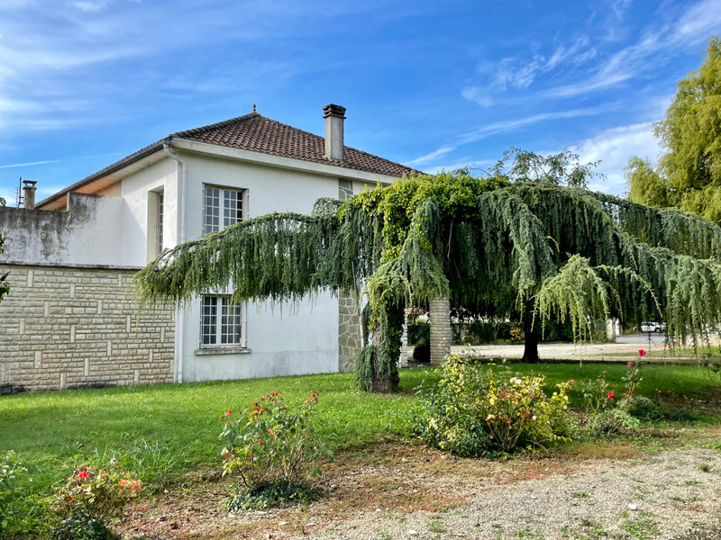 Maison à vendre à Aigre, Charente - 189 000 € - photo 1