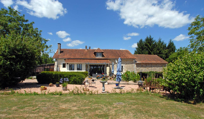 French property for sale in Saint-Saud-Lacoussière, Dordogne - €333,900 - photo 1