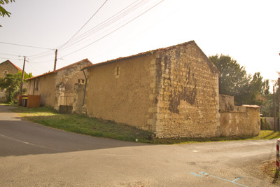 French property for sale in Thuré, Vienne - €56,600 - photo 4