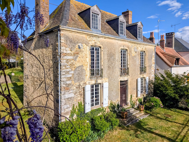 Propriété à vendre à Nogent-le-Bernard, Sarthe - 444 000 €