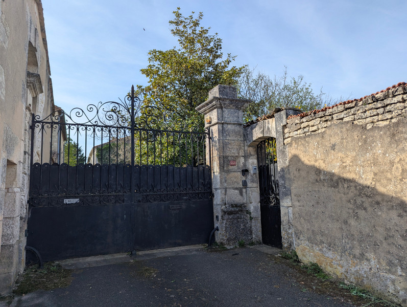 French property for sale in Champniers, Charente - €399,000 - photo 6