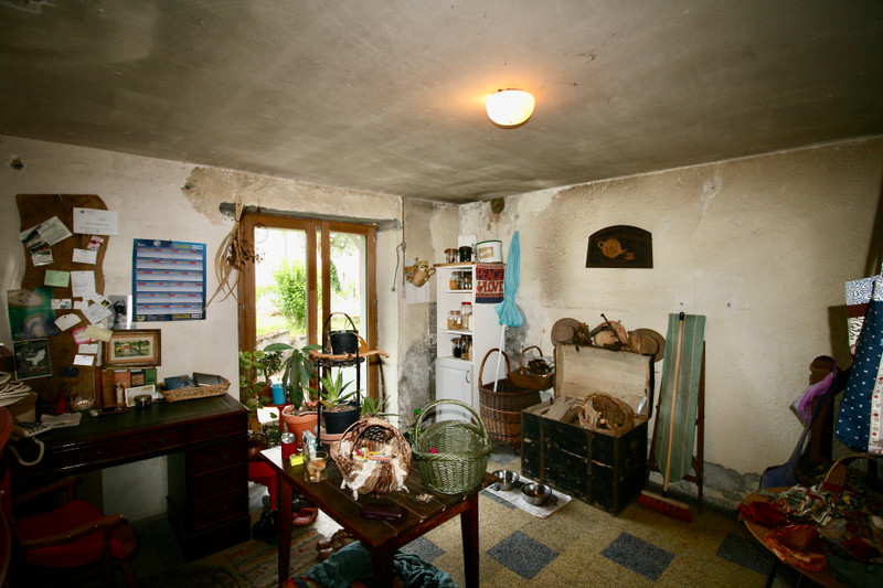 French property for sale in Saint-Estèphe, Dordogne - &#8364;80,000 - photo 4