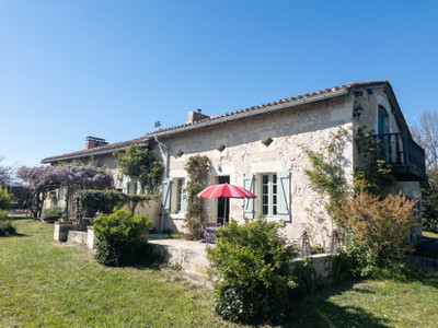 Maison à vendre à Bonnes, Charente, Poitou-Charentes, avec Leggett Immobilier
