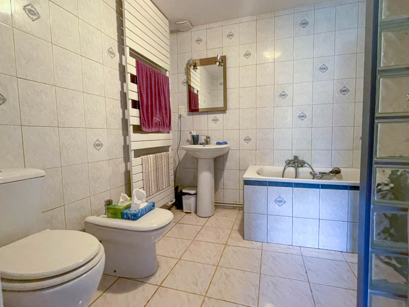 French property for sale in Lorigné, Deux-Sèvres - €150,420 - photo 4