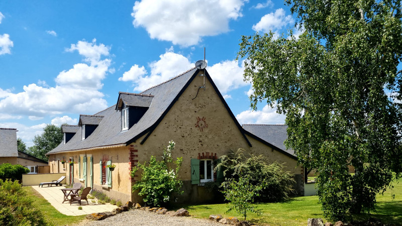 French property for sale in Chemazé, Mayenne - €499,260 - photo 0