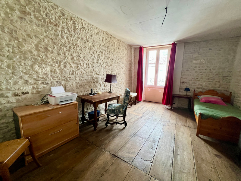 French property for sale in Saint-Jean-d'Angély, Charente-Maritime - €140,000 - photo 7