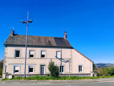 French property for sale in Saint-Éloy-les-Mines, Puy-de-Dôme - €185,000 - photo 1